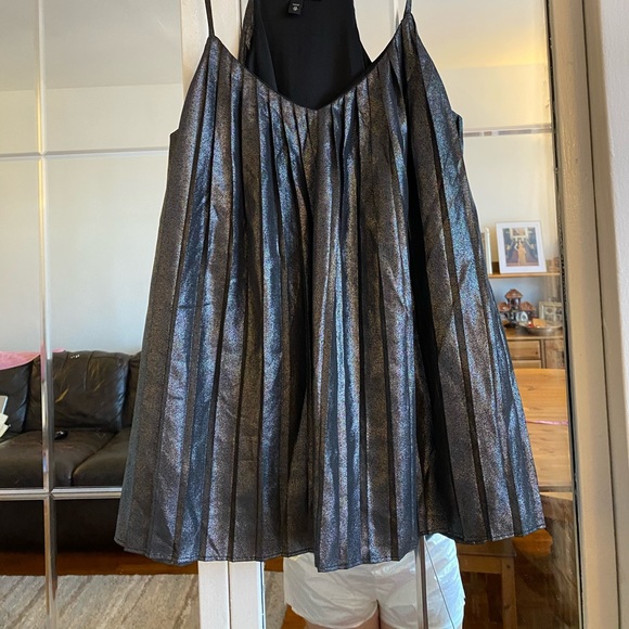 Express Top - Picture 2 of 7